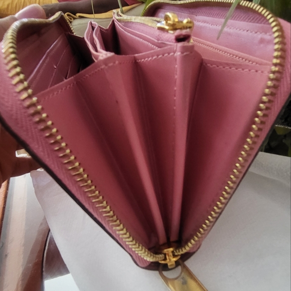 Louis Vuitton Monogram Verni Rose Blush Zip Around Long Wallet - Picture 13 of 15